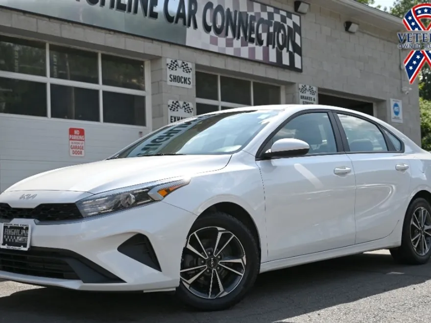 2023 Kia Forte LXS photo 1
