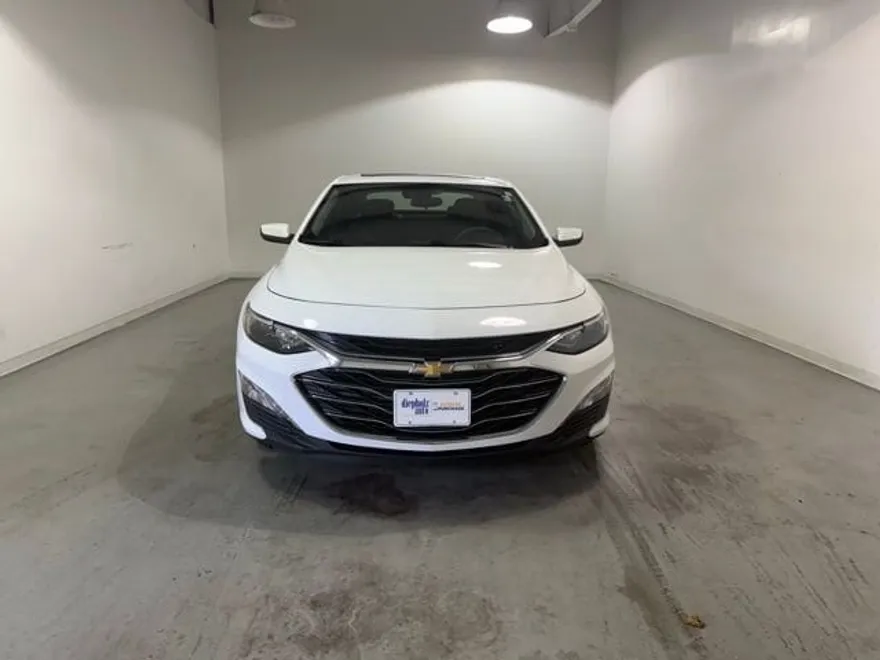2024 Chevrolet Malibu 1LT photo 1