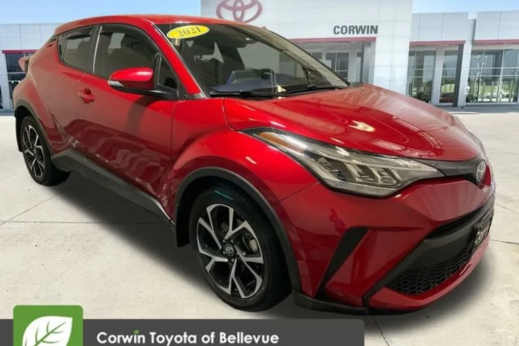 2021 Toyota C-HR XLE photo 1