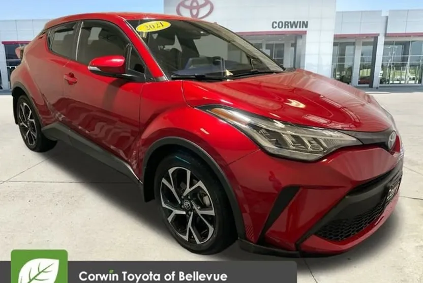 2021 Toyota C-HR XLE photo 1