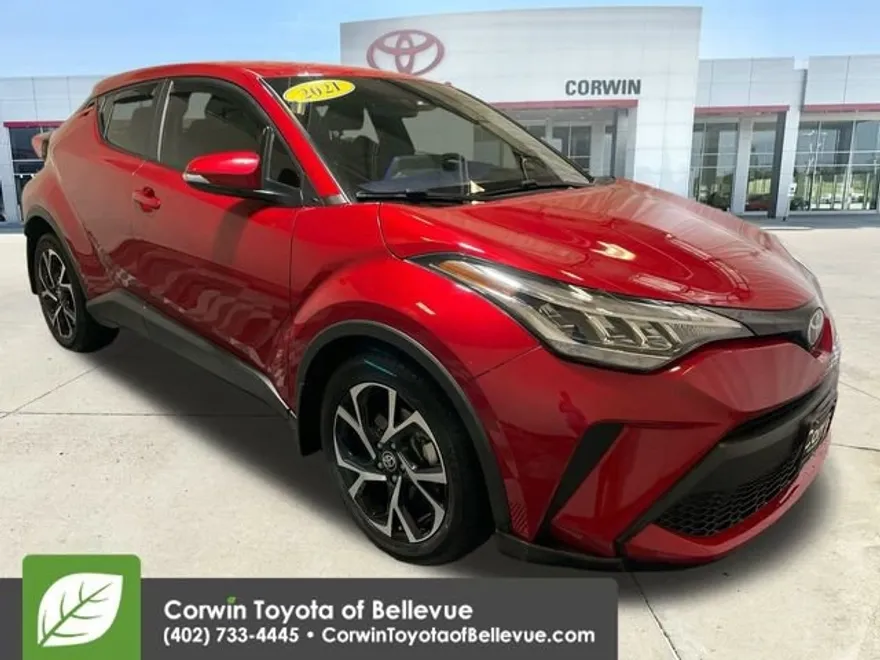 2021 Toyota C-HR XLE photo 1