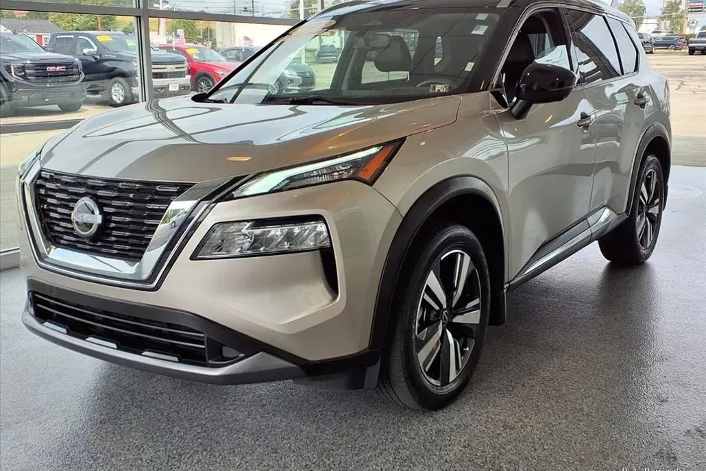 2023 Nissan Rogue SL photo 1