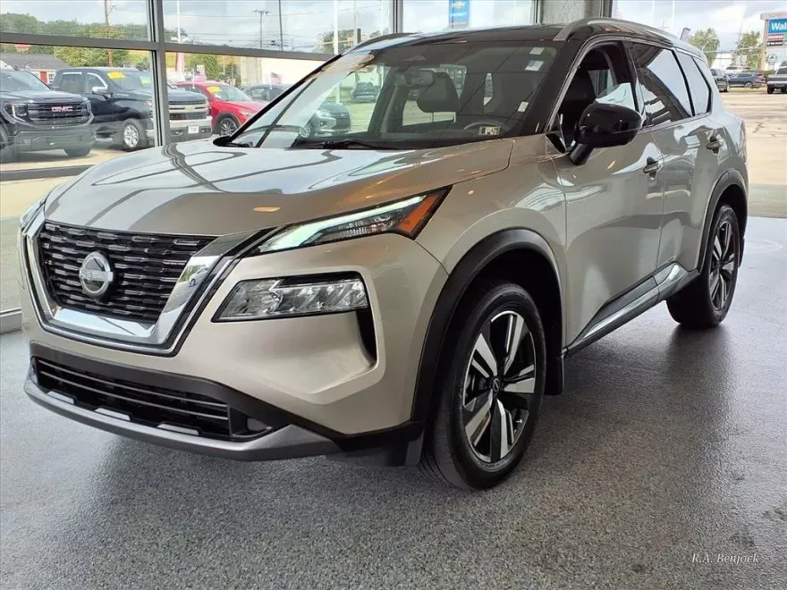 2023 Nissan Rogue SL photo 1