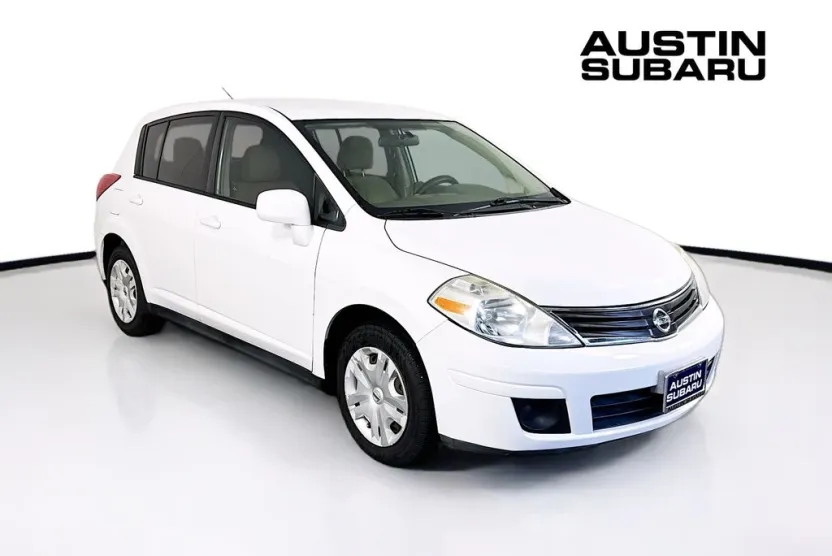 2011 Nissan Versa 1.8 S photo 1