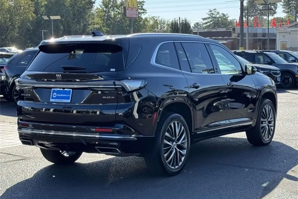 2025 Buick Enclave Avenir photo 1