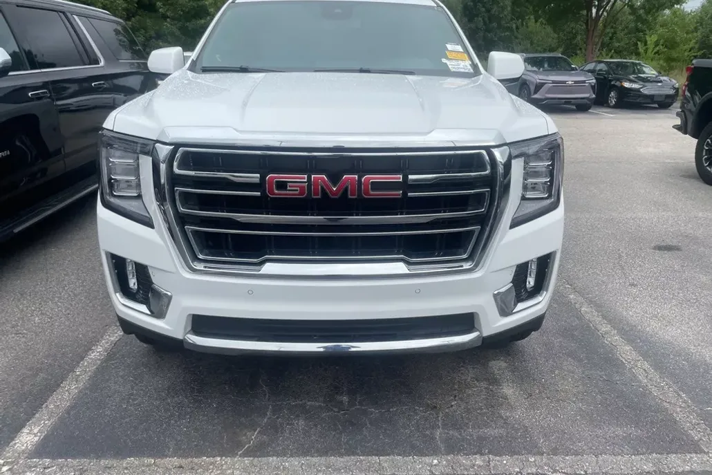 2024 Gmc Yukon SLT photo 1