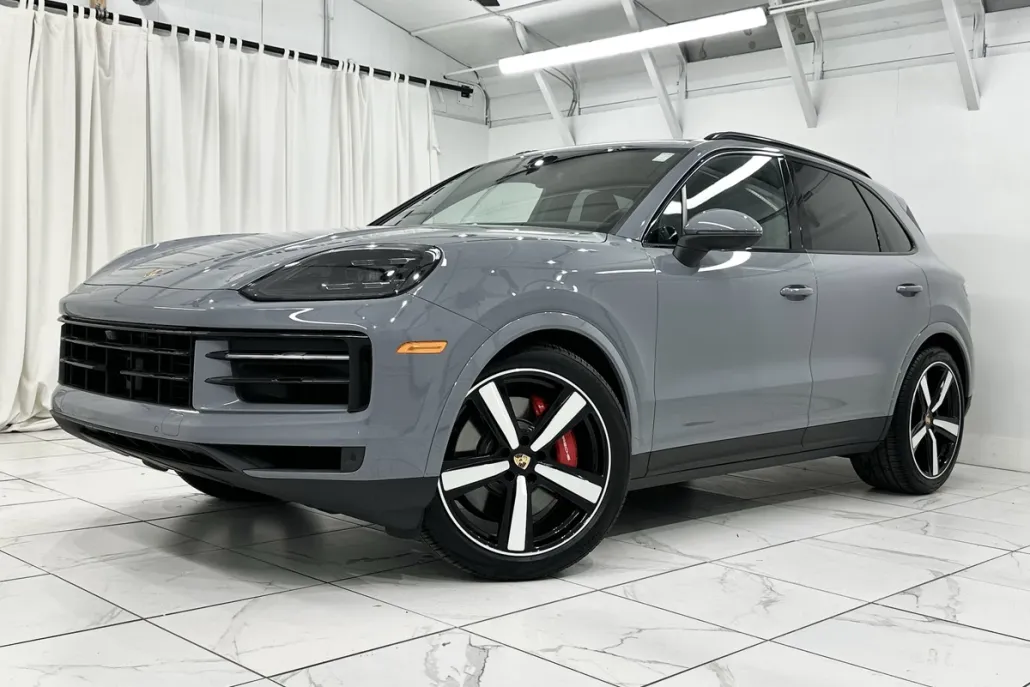 2024 Porsche Cayenne S photo 1