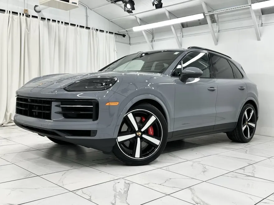 2024 Porsche Cayenne S photo 1