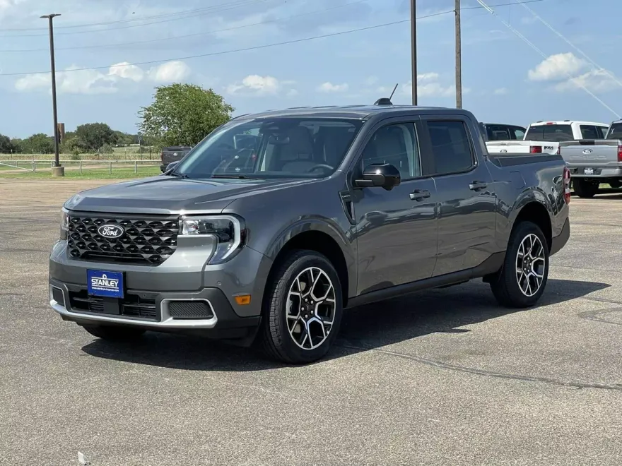 2025 Ford Maverick Lariat photo 1