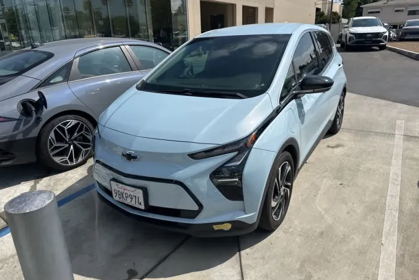 2022 Chevrolet Bolt EV 2LT photo 1