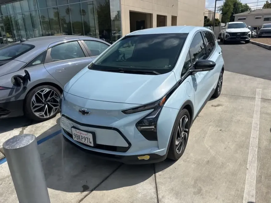 2022 Chevrolet Bolt EV 2LT photo 1