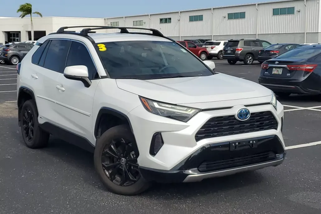 2023 Toyota RAV4 Hybrid SE photo 1