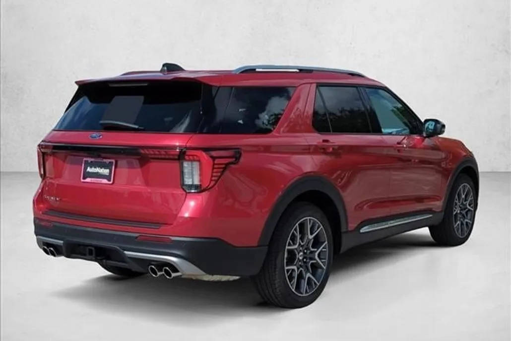 2025 Ford Explorer Platinum photo 1