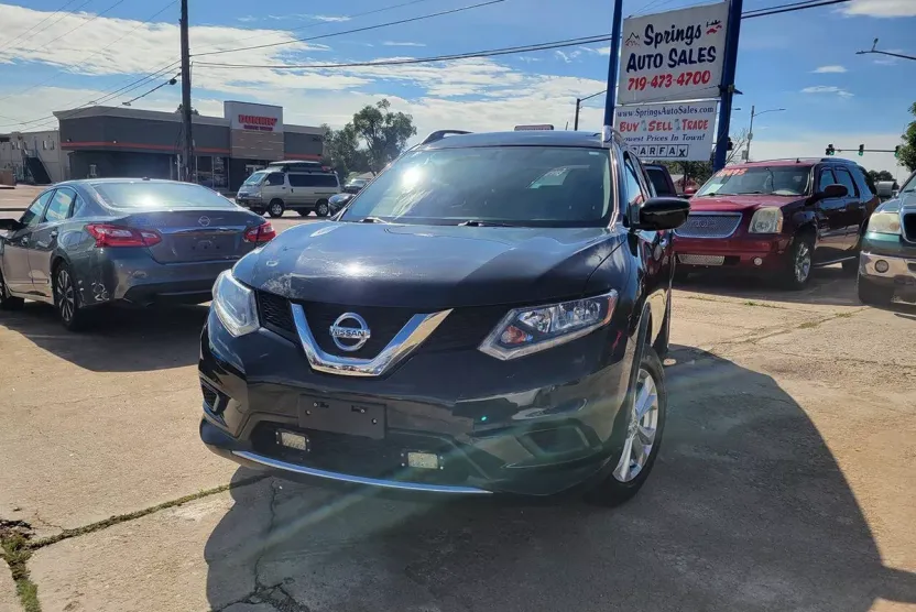 2016 Nissan Rogue SV photo 1