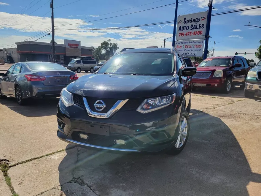 2016 Nissan Rogue SV photo 1