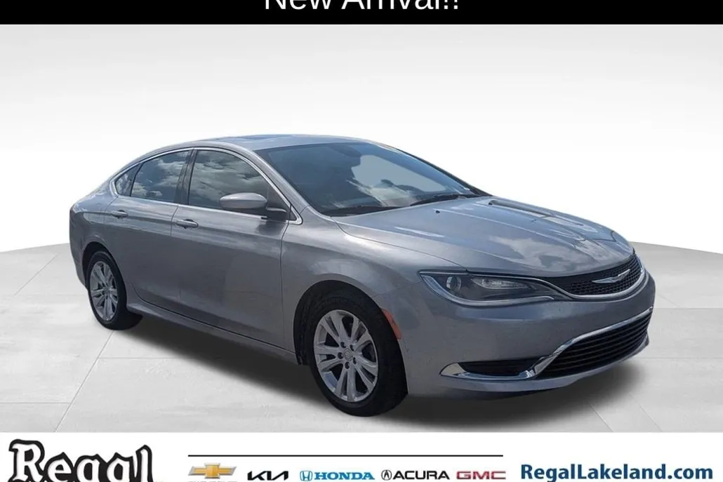 2016 Chrysler 200 Limited photo 1