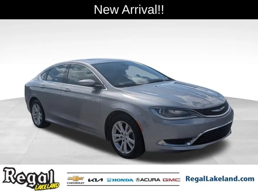 2016 Chrysler 200 Limited photo 1