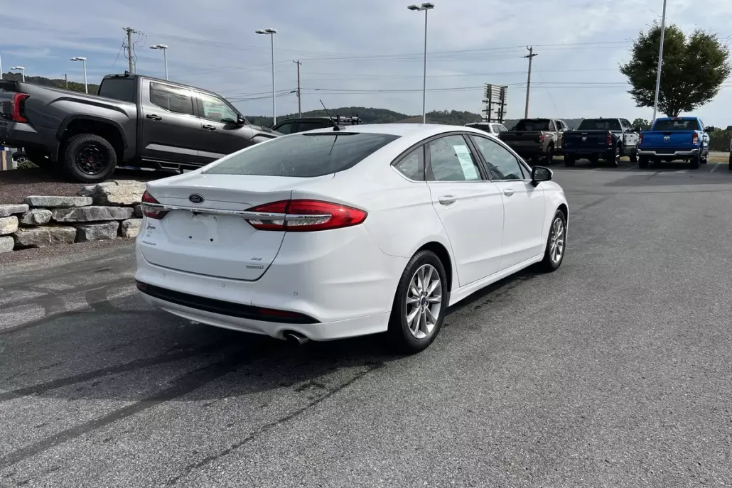 2017 Ford Fusion SE photo 1