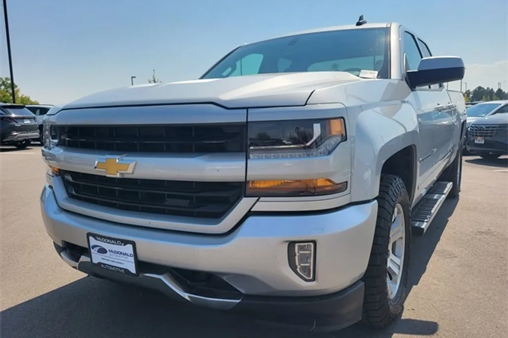 2018 Chevrolet Silverado 1500 LT photo 1
