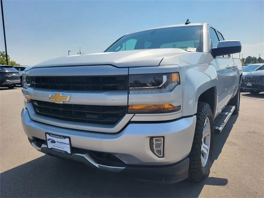 2018 Chevrolet Silverado 1500 LT photo 1
