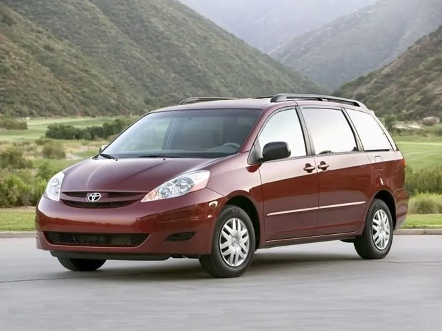 2009 Toyota Sienna CE photo 1