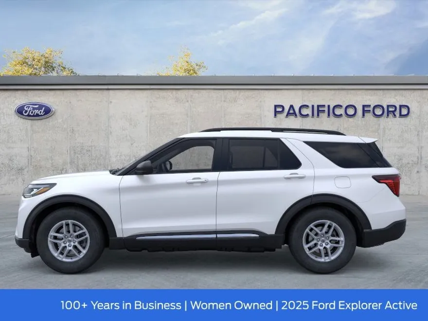 2025 Ford Explorer photo 1