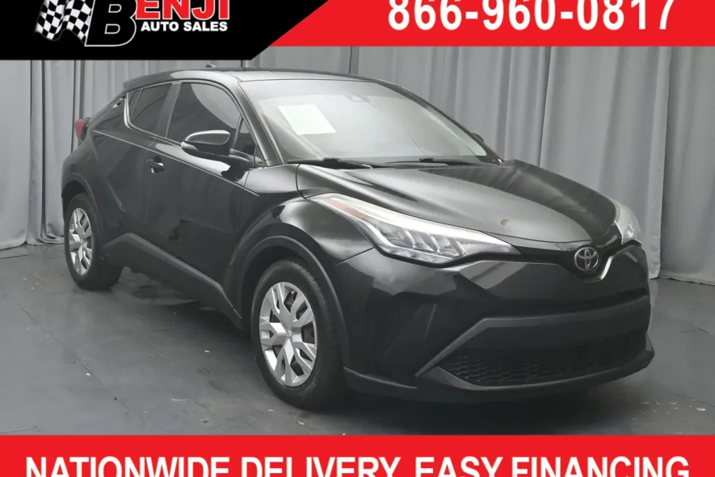 2021 Toyota C-HR LE photo 1
