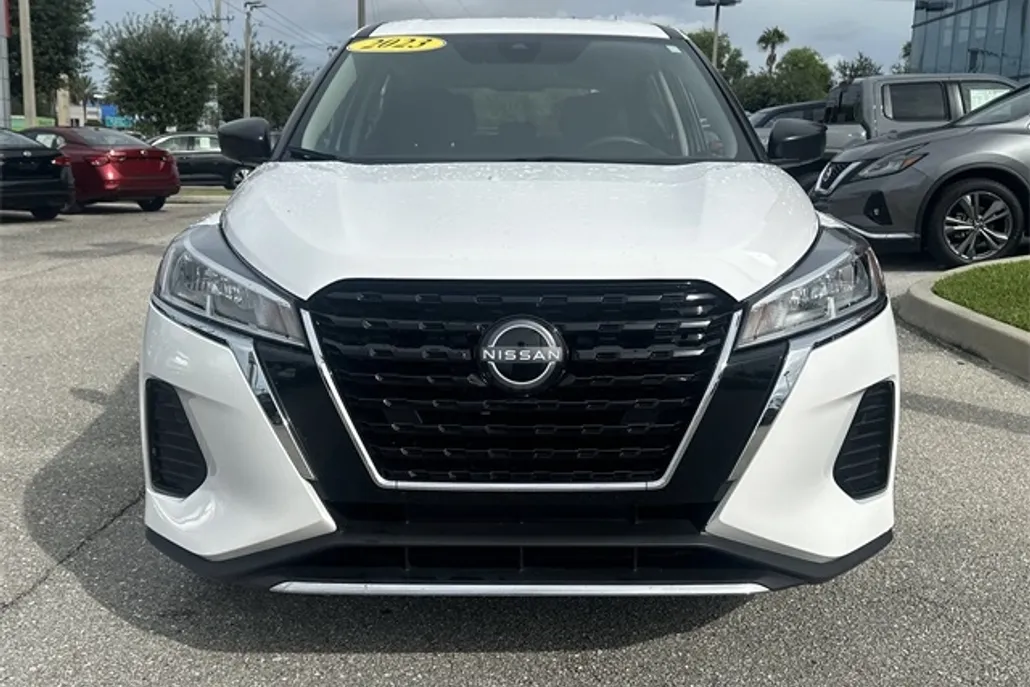 2023 Nissan Kicks S photo 1