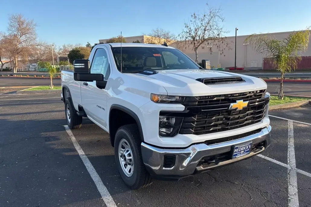 2025 Chevrolet Silverado 3500HD photo 1