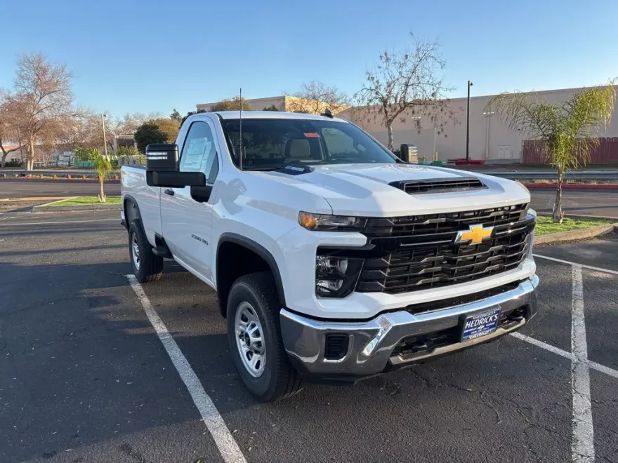 2025 Chevrolet Silverado 3500HD photo 1