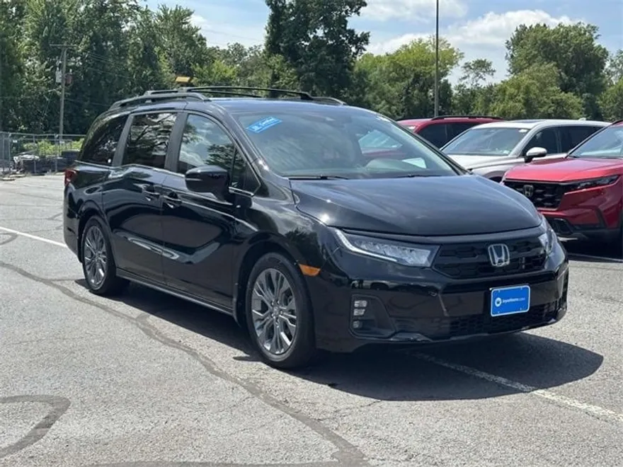 2025 Honda Odyssey Touring photo 1