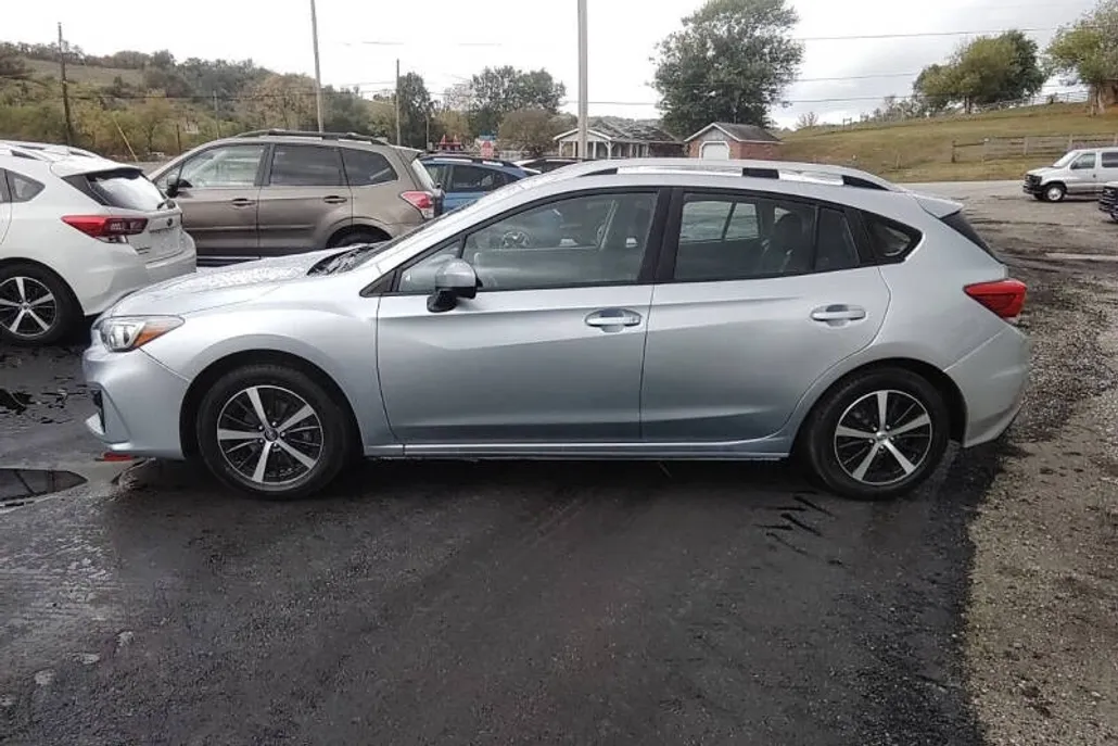 2019 Subaru Impreza Premium photo 1