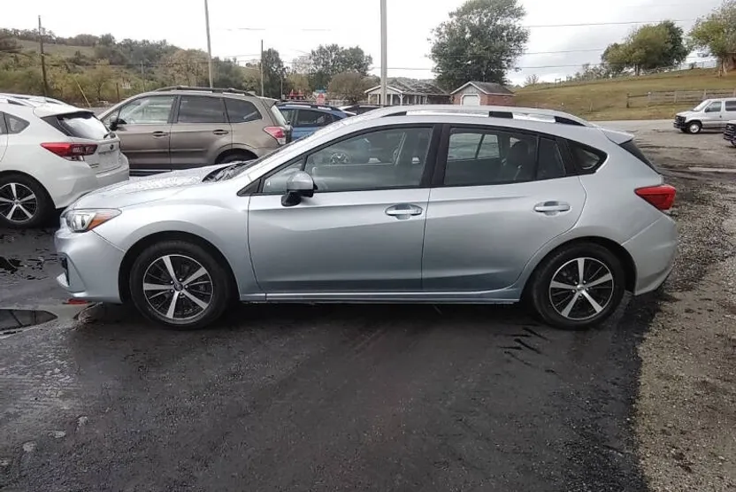 2019 Subaru Impreza Premium photo 1