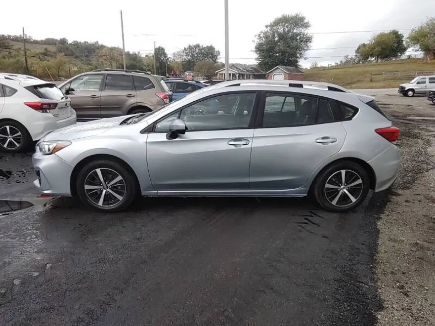 2019 Subaru Impreza Premium photo 1