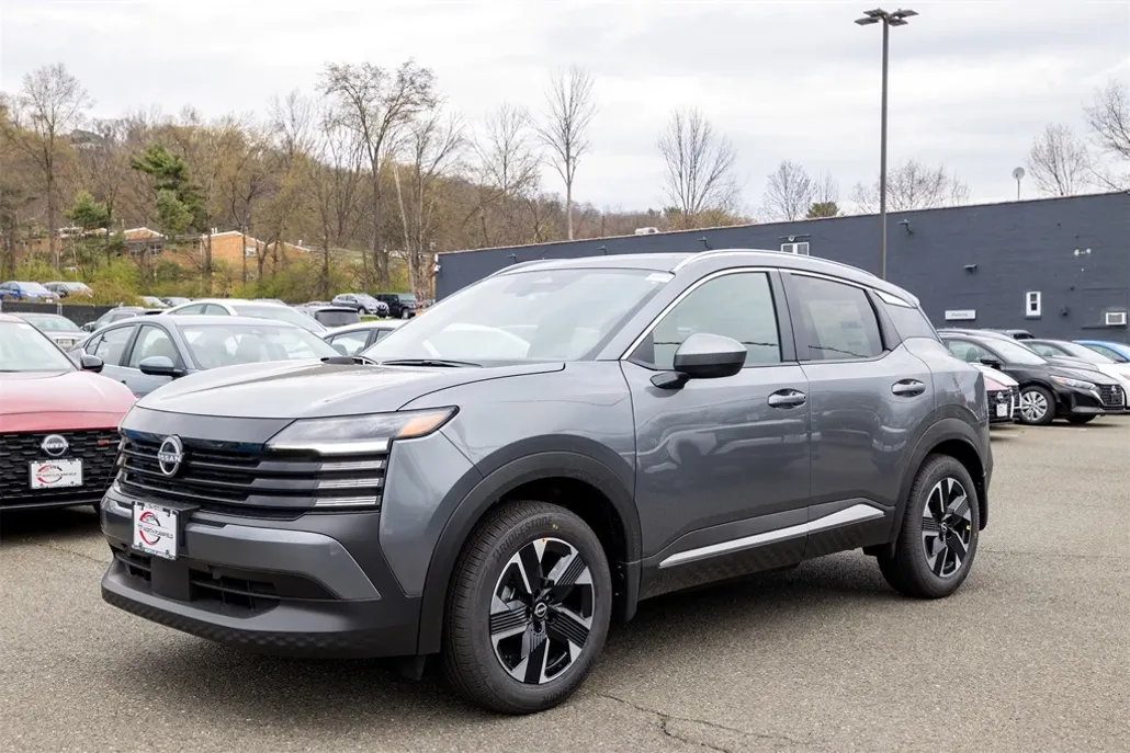 2025 Nissan Kicks SV photo 1