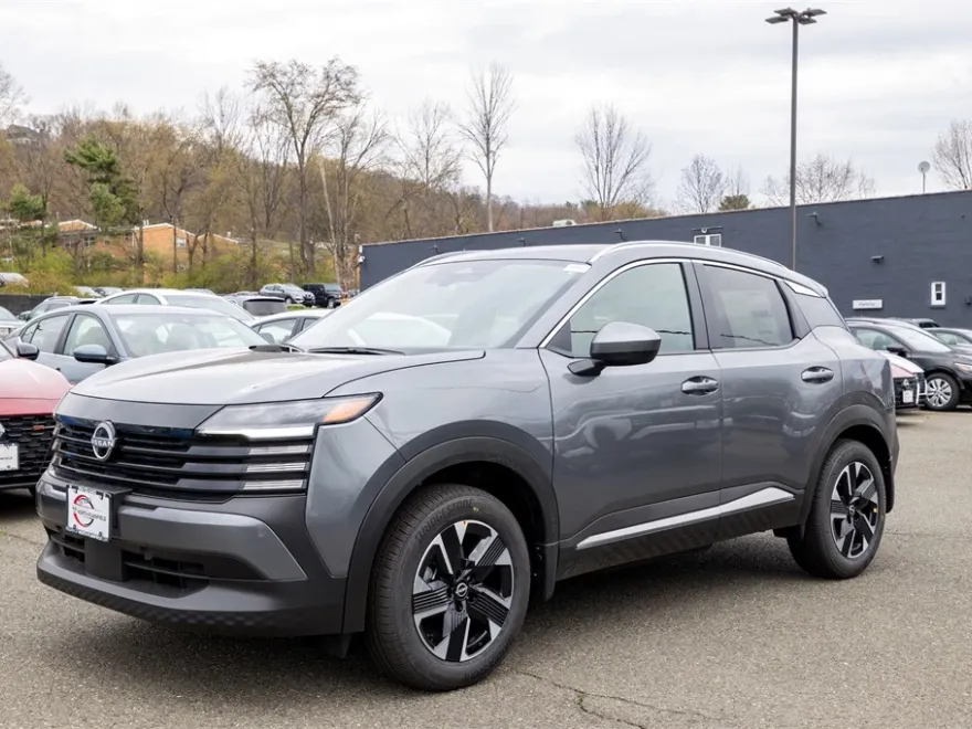 2025 Nissan Kicks SV photo 1