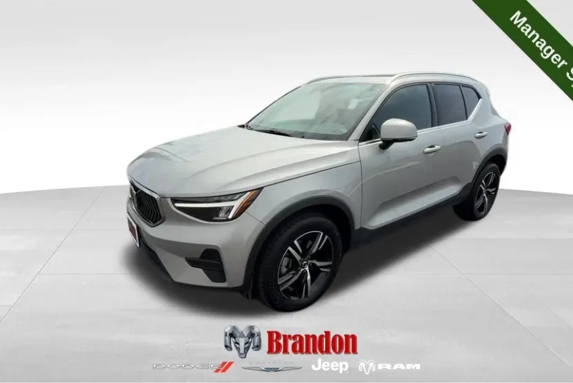 2025 Volvo XC40 Core photo 1