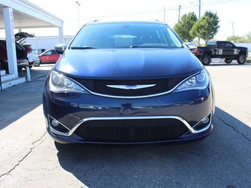 2018 Chrysler Pacifica Limited photo 1