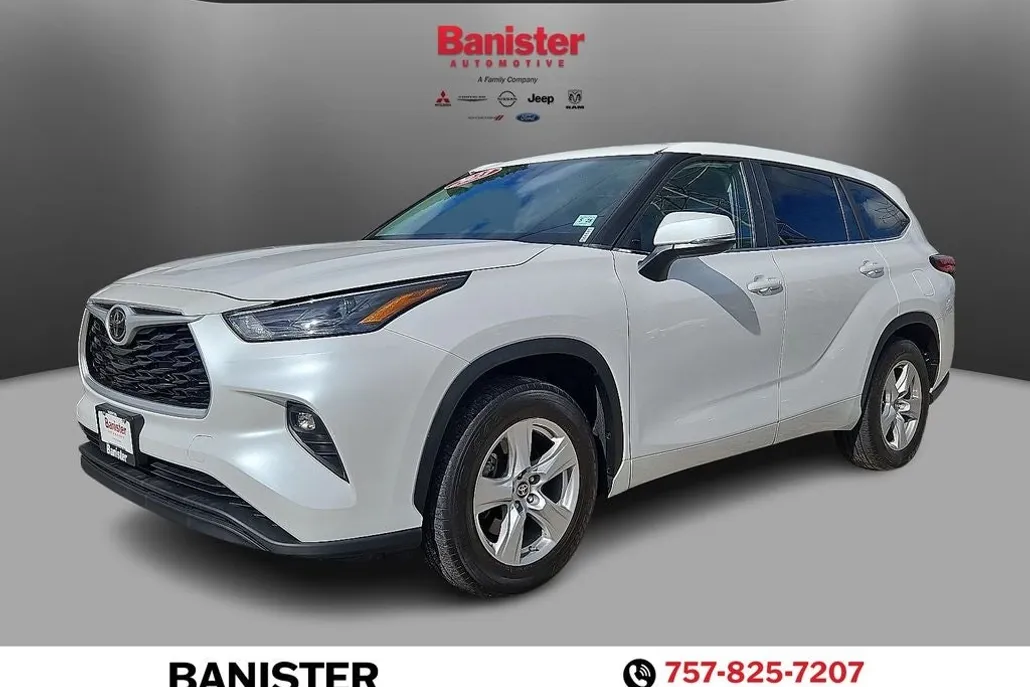 2023 Toyota Highlander LE photo 1