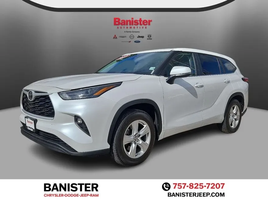 2023 Toyota Highlander LE photo 1