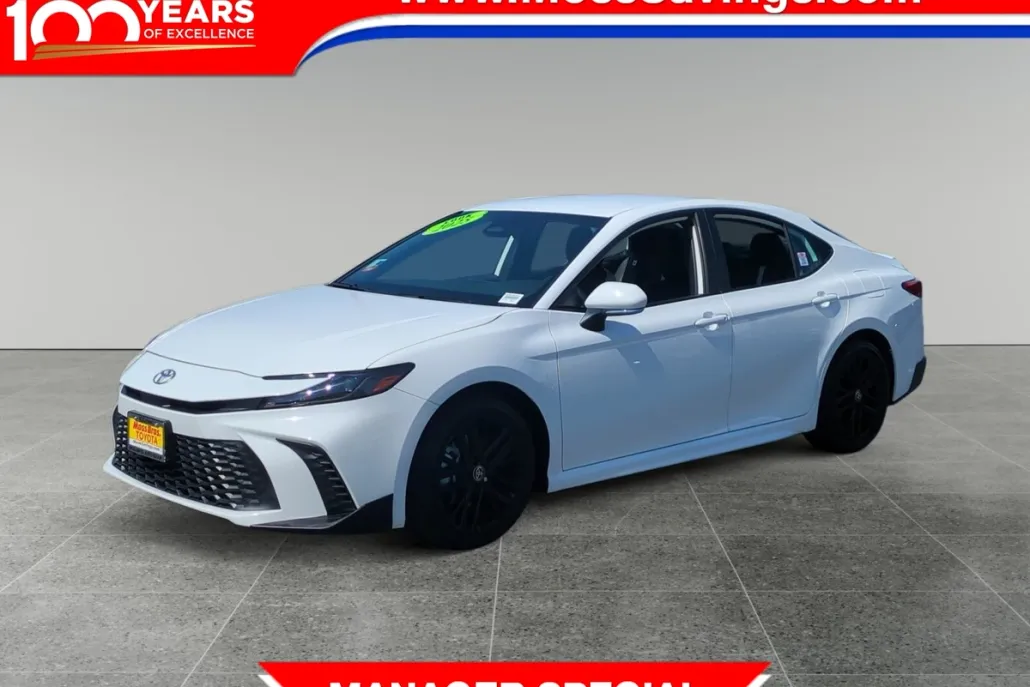 2025 Toyota Camry SE photo 1