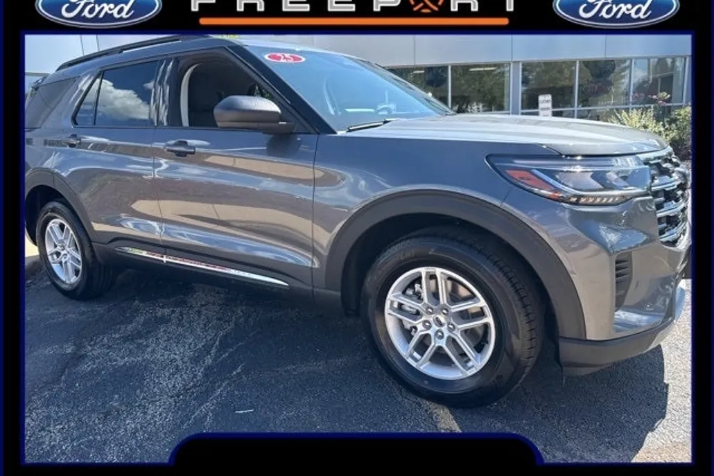 2025 Ford Explorer photo 1