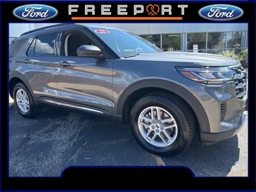 2025 Ford Explorer photo 1
