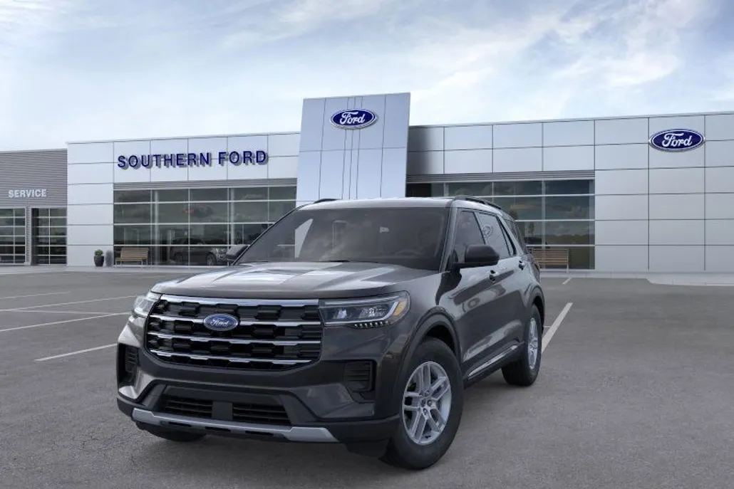2025 Ford Explorer photo 1