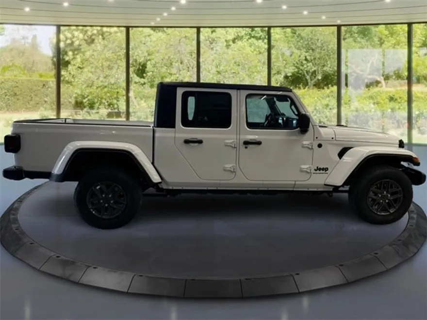 2025 Jeep Gladiator Sport S photo 1