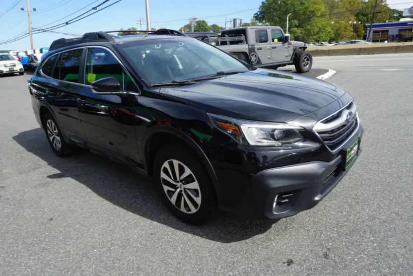 2021 Subaru Outback Premium photo 1