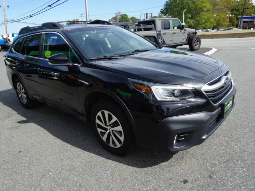 2021 Subaru Outback Premium photo 1
