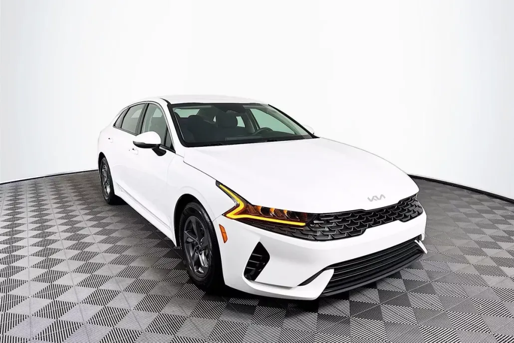 2024 Kia K5 LXS photo 1