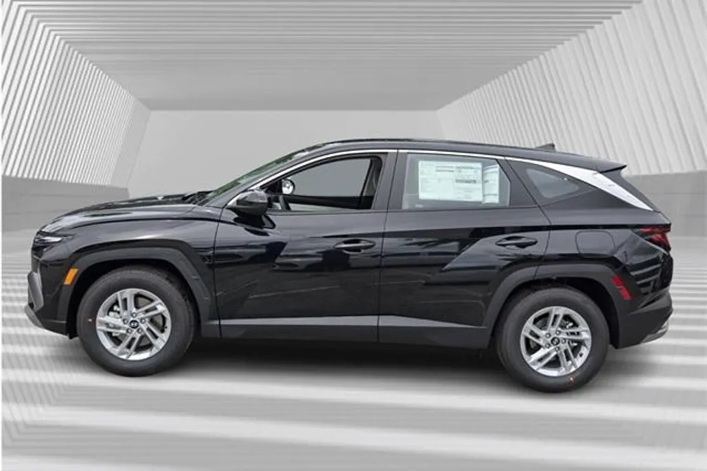 2026 Hyundai Tucson SE photo 1