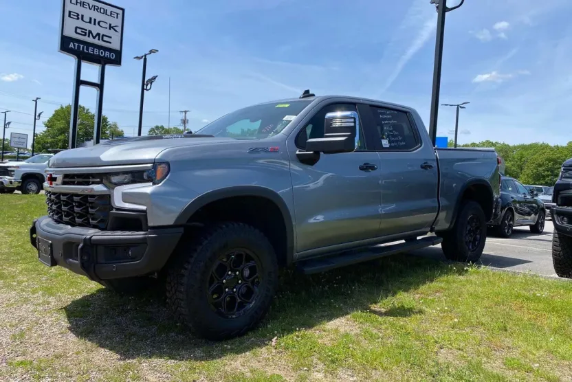 2024 Chevrolet Silverado 1500 ZR2 photo 1